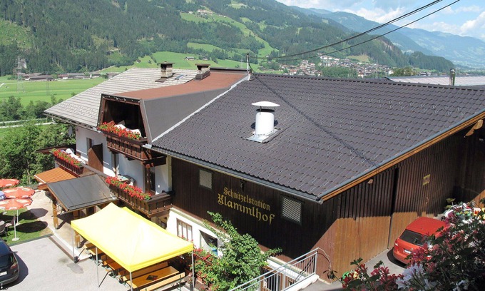 Distelberg Villa | Nice apartment in villa for 7 guests with WIFI, TV and terrace