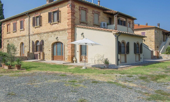 Pomarance Villa | Nice apartment in villa for 7 guests with A/C, WIFI, terrace and pets allowed
