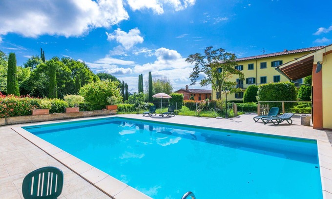 Fucecchio Villa | Nice apartment in villa for 10 people with WIFI, private pool, hot tub, A/C, TV and pets allowed