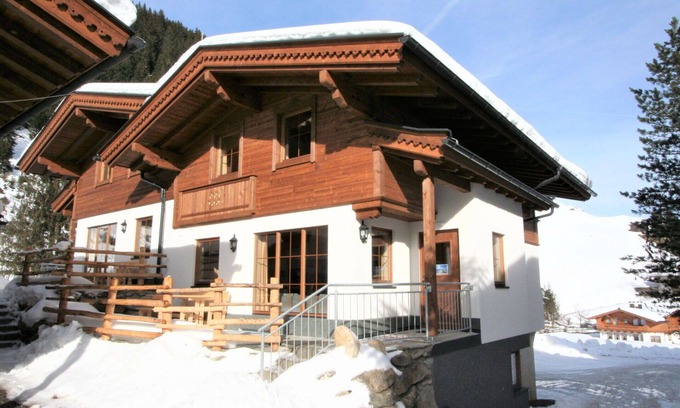 Tux House | Nice apartment in villa for 9 guests with WIFI, TV, terrace and parking