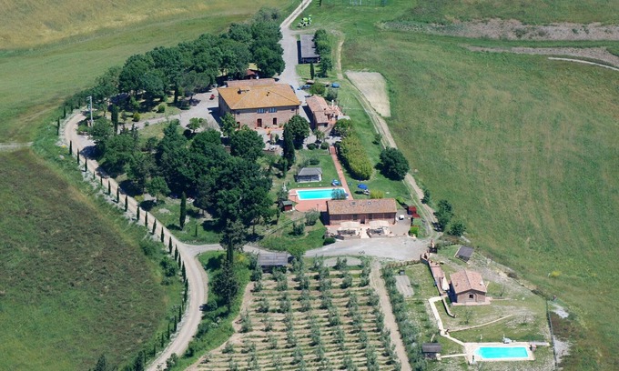 Peccioli Villa | Nice apartment in villa for 3 guests with WIFI, pool and panoramic view