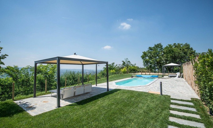 Costigliole d'Asti House | Nice apartment in villa with WIFI, A/C, pool, TV, patio, pets allowed, panoramic view and parking