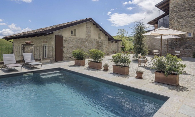 Monforte d'Alba Apartment | Nice apartment for 4 guests with pool, WIFI, close to Alba