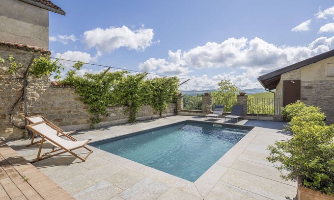 Monforte d'Alba Apartment | Nice apartment for 4 guests with pool, WIFI and TV, close to Alba