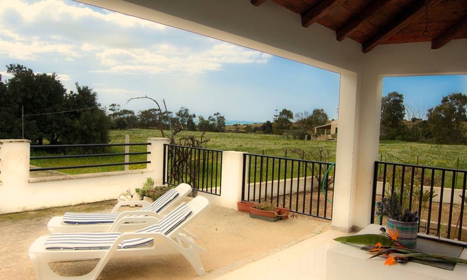 Sampieri House | Nice cottage right on the sandy beach (300 m), quiet location, garden, WiFi, 5 p