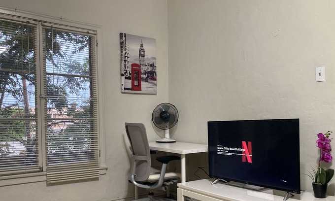Glendale Apartment | Nice, cozy studio in the heart of Glendale
