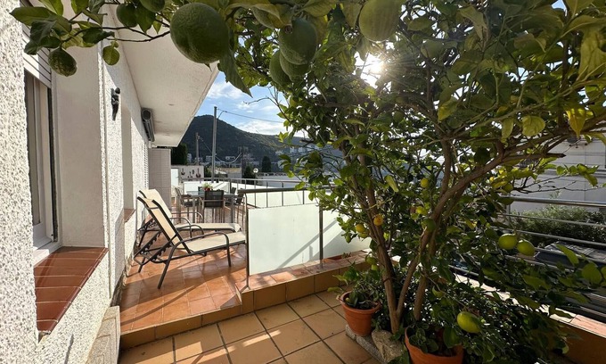 Almadraba-Canyelles House | Nice flat near the beach, terrace AV-04