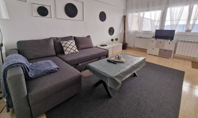 Fuente el Saz de Jarama Ski Chalet | Nice house with hydromassage, garden and parking