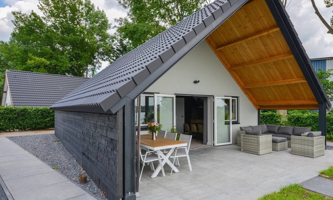 Kerkdriel House | Nice holiday home with terrace