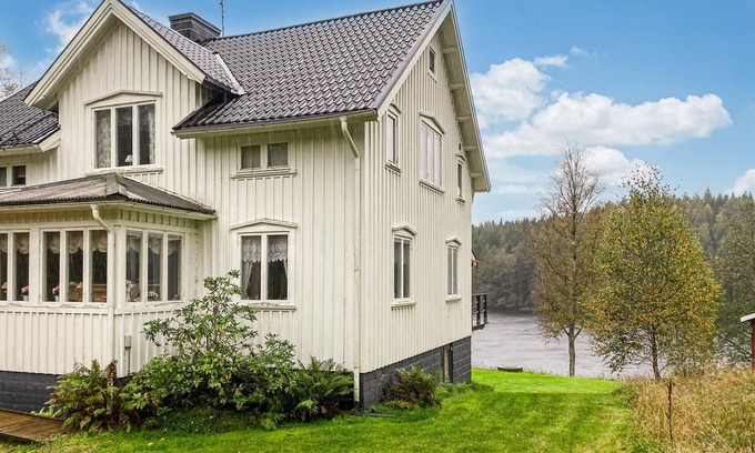 Grannas House | Nice home in Ambjörnarp with lake view