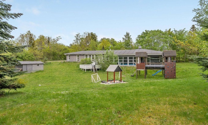 Handrup Strand House | Nice home in Ebeltoft with kitchen