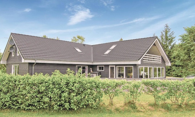 Fjellerup Strand House | Nice home in Glesborg with sauna