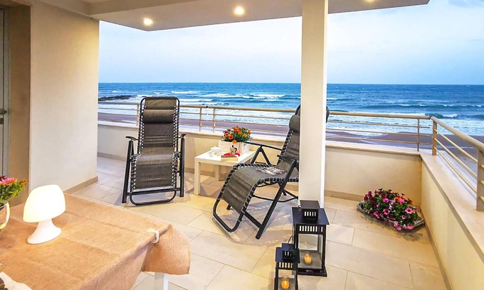 Casuzze House | Nice home in Kaukana with kitchenette