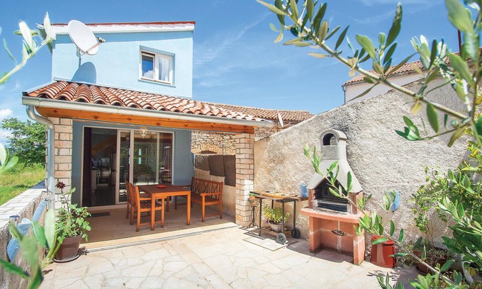 Cokuni House | Nice home in Krnica with WiFi