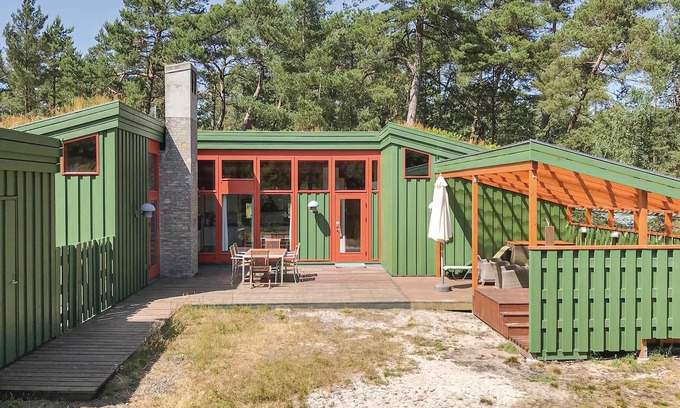 Spidsegard House | Nice home in Nexø with kitchen