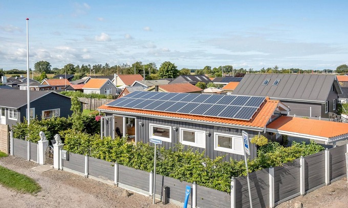 Hasmark Strand House | Nice home in Otterup with kitchen