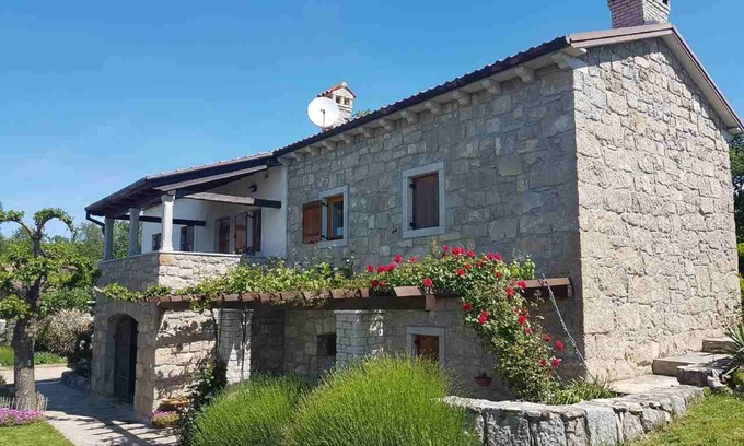 Kras Apartment | Nice newly renovated House near The smallest town in the world Hum