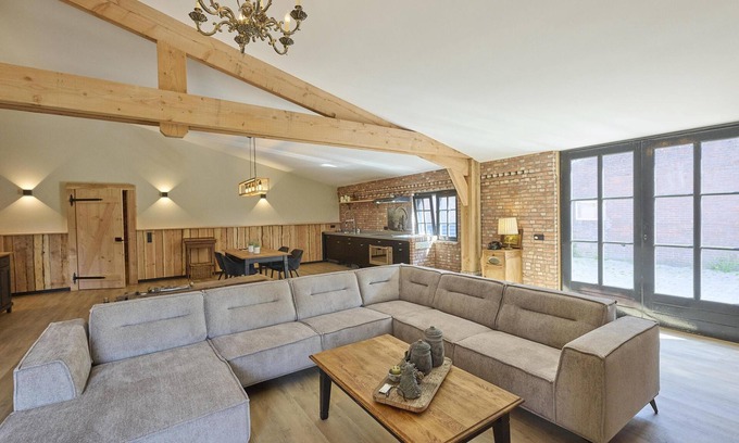 Hulsel House | Nice spacious house with a sauna and steam room