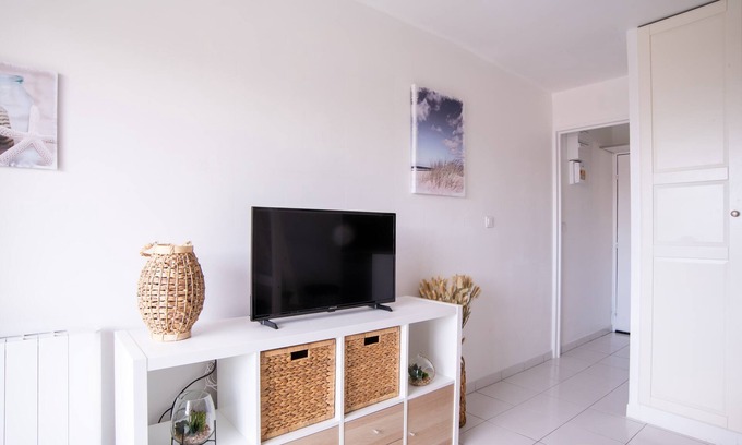 La Faviere Apartment | Nice Studio With Balcony At 7 Min From The Beach