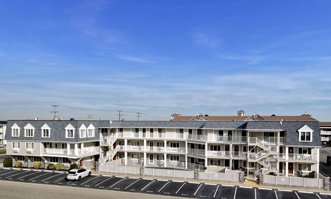 Avalon Condo | Nicely appointed two bedroom air conditioned Merrimac Condominium offering beachblock location