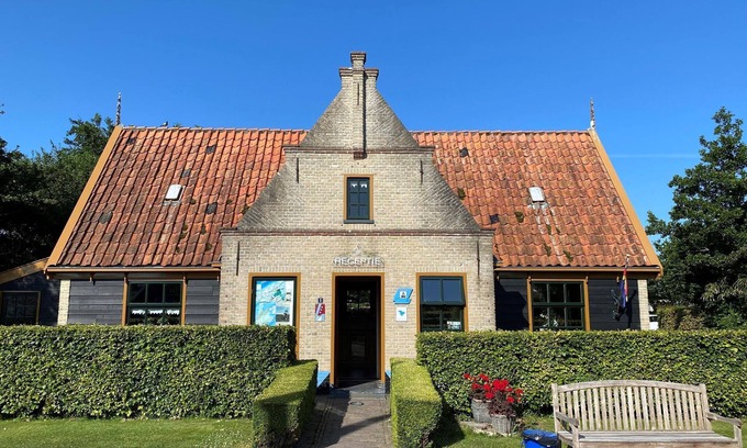 Hippolytushoef House | Nicely decorated villa with garden, near the sea