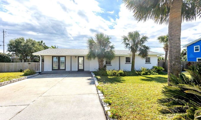 Florida Panhandle House | Nicely decorated 4 bedroom Sound View Home w/Large Back Yard! Pet friendly!