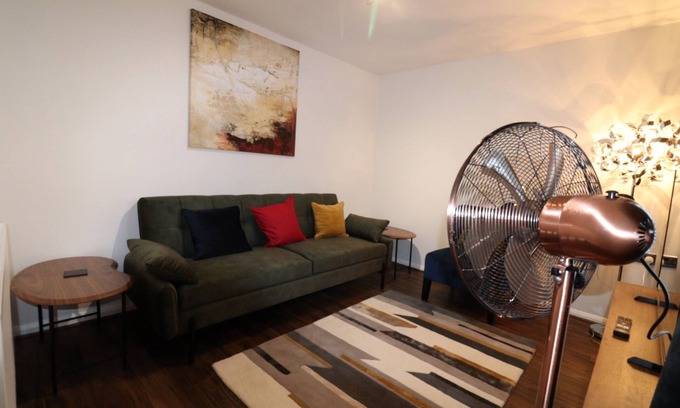 Greenhithe House | Nicely Furnished 2 Bedroom House In A Peaceful & Central Location