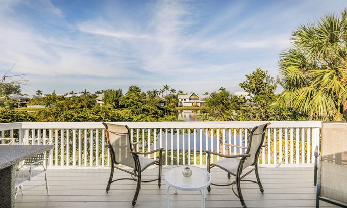 The Dunes House | Nicely updated Sanibel duplex home located in The Dunes with lake view.