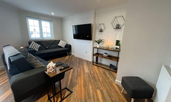 Irvine Apartment | Niche View - Stunning 2 bedroom apartment Irvine