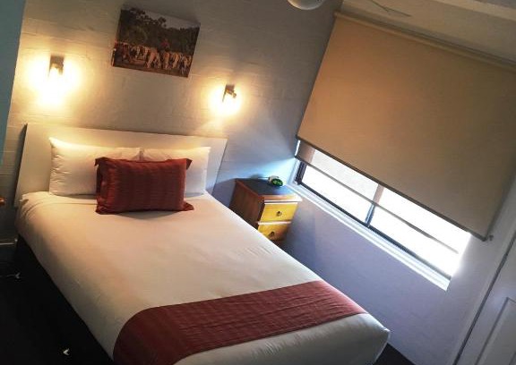 Hay Hotel | Nicholas Royal Motel - No Pets Allowed