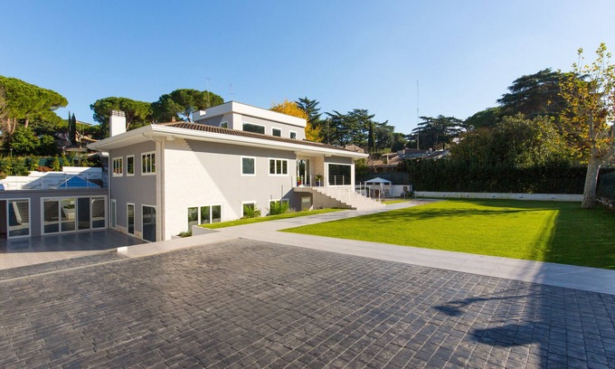 EUR Apartment | Niclas Luxury Apartments - Superior Apartment