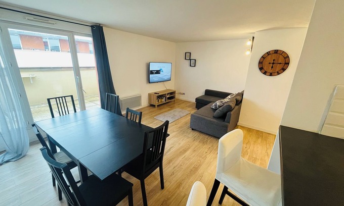 Saint-Denis Apartment | Nid d'Olympe - Metro - Wifi - Parking - Dream Host