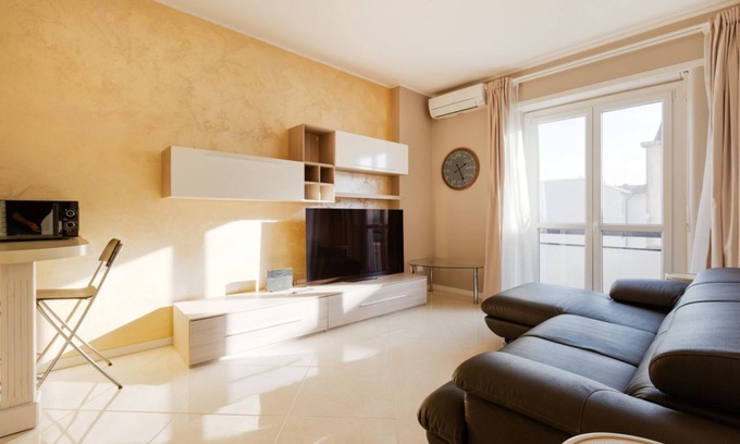Niguarda Apartment | Niguarda Bright Apartment w/Balcony