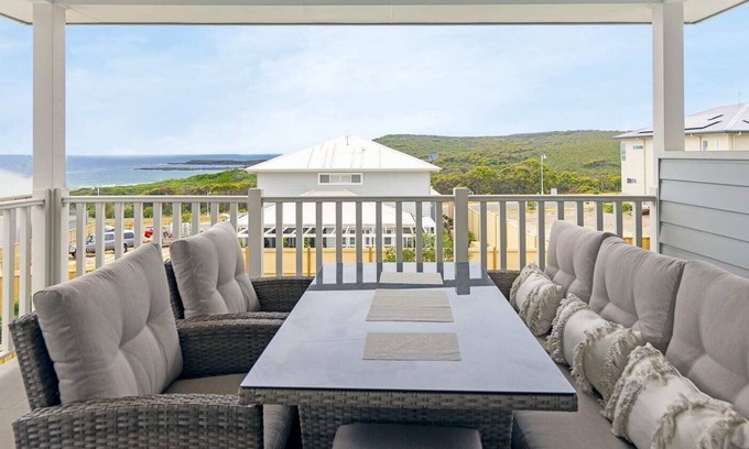 Catherine Hill Bay House | Nikkinba House / Beach Home / Dream Holiday