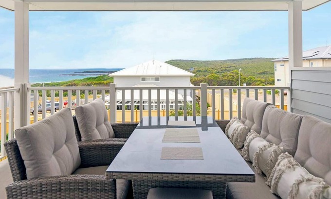 Catherine Hill Bay House | Nikkinba House / Beach Home / Dream Holiday