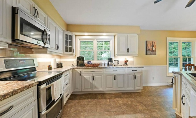 Kirkfield Cottage | Nimalan · Cozy Waterfront Cottage on Mitchell Lake