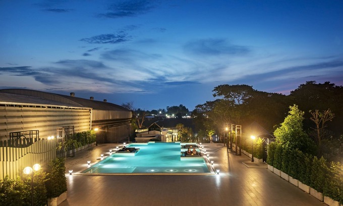 Ban Pong Hotel | Nine River Hotel