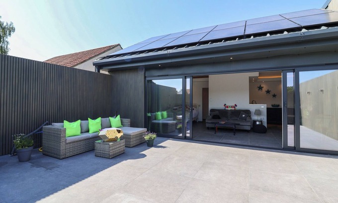 Bishop Sutton Cottage | NINKY NONK, pet friendly, with hot tub in Bishop Sutton