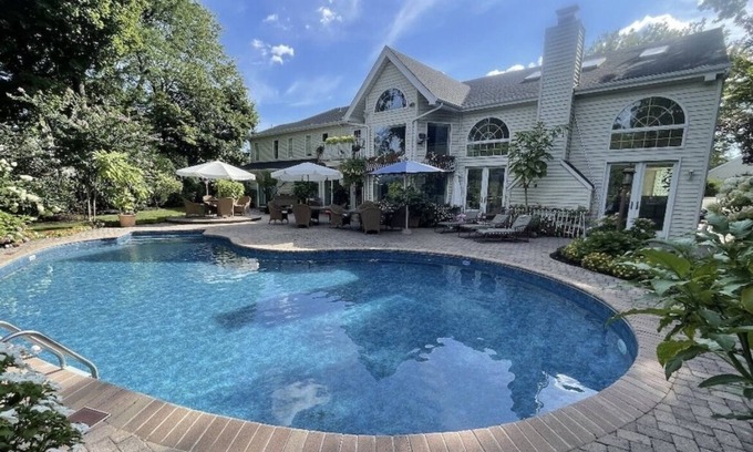 Franklin Square House | nLuxury 6100 Sqft Home close to Manhattan, Renowned Hamptons and Beachesn