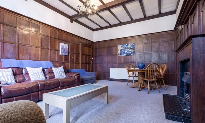 Sefton Park Apartment | No 1 - LARGE 1 BED NEAR SEFTON PARK AND LARK LANE