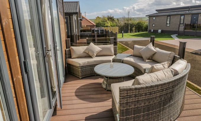 Runswick Bay Cottage | NO. 27 THE CRAB POT, pet friendly, with a garden in Staithes
