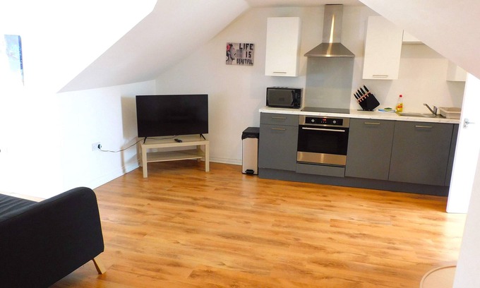 Lanark Apartment | No 7 - Modern 1 Bedroom Apartment in Lanark Town Centre