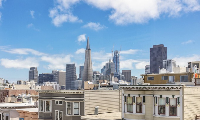 Russian Hill Apartment | No Beach/Russian Hill 2br/2ba beautiful Edwardian flat