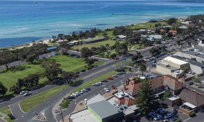 Rosebud House | NO CAR NEEDED-30metres BEACH/PUBS/RESTURANTS/SHOPS (Lots of secure parking)