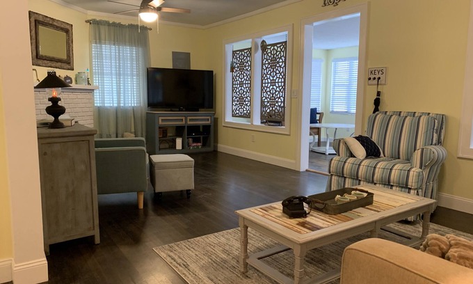 Tavares House | No cleaning fee Fish, festivals, and more. Central to Tavares and Mt Dora