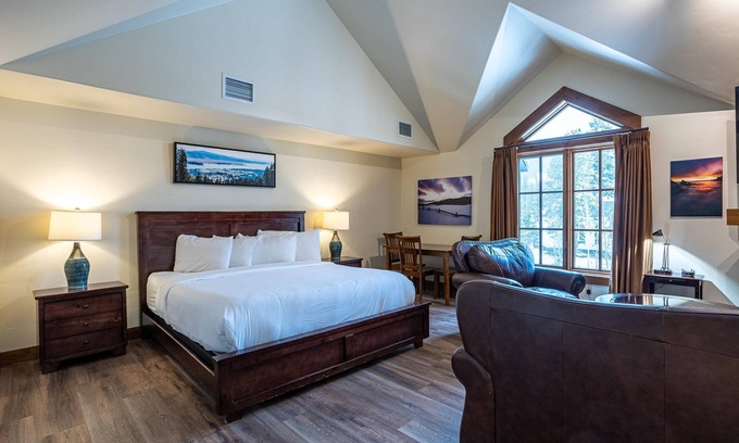 Tamarack Apartment | No Regrets Lodge King Studio Condo - Classic Studio in Osprey Meadows with Fireplace