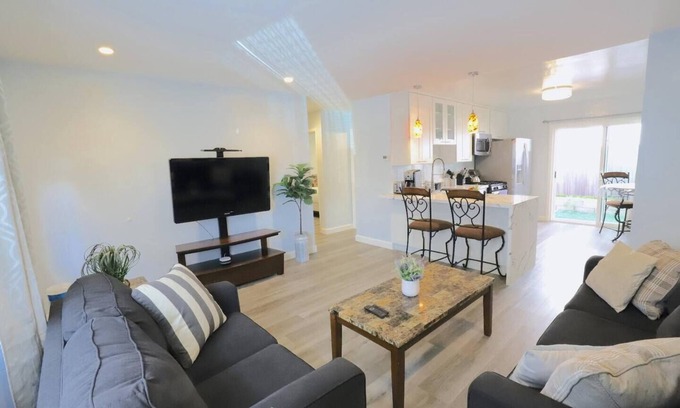 Capistrano Beach House | No Stairs! Walk 2 Ocean, FastWiFi, PoolTable, Magnolia Perch!