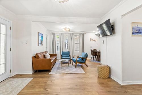 Mississippi City House | NO WORRIES! Beachy cottage 5 Minute walk to beach