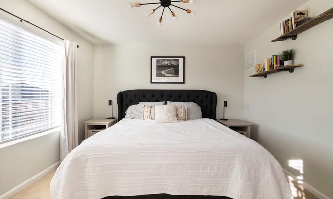 Denver House | No xtra fees, 2br, 2.5ba, 3-story townhome, pet friendly with beautiful kitchen