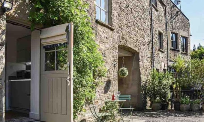Kirkby Lonsdale House | No6, Queens square